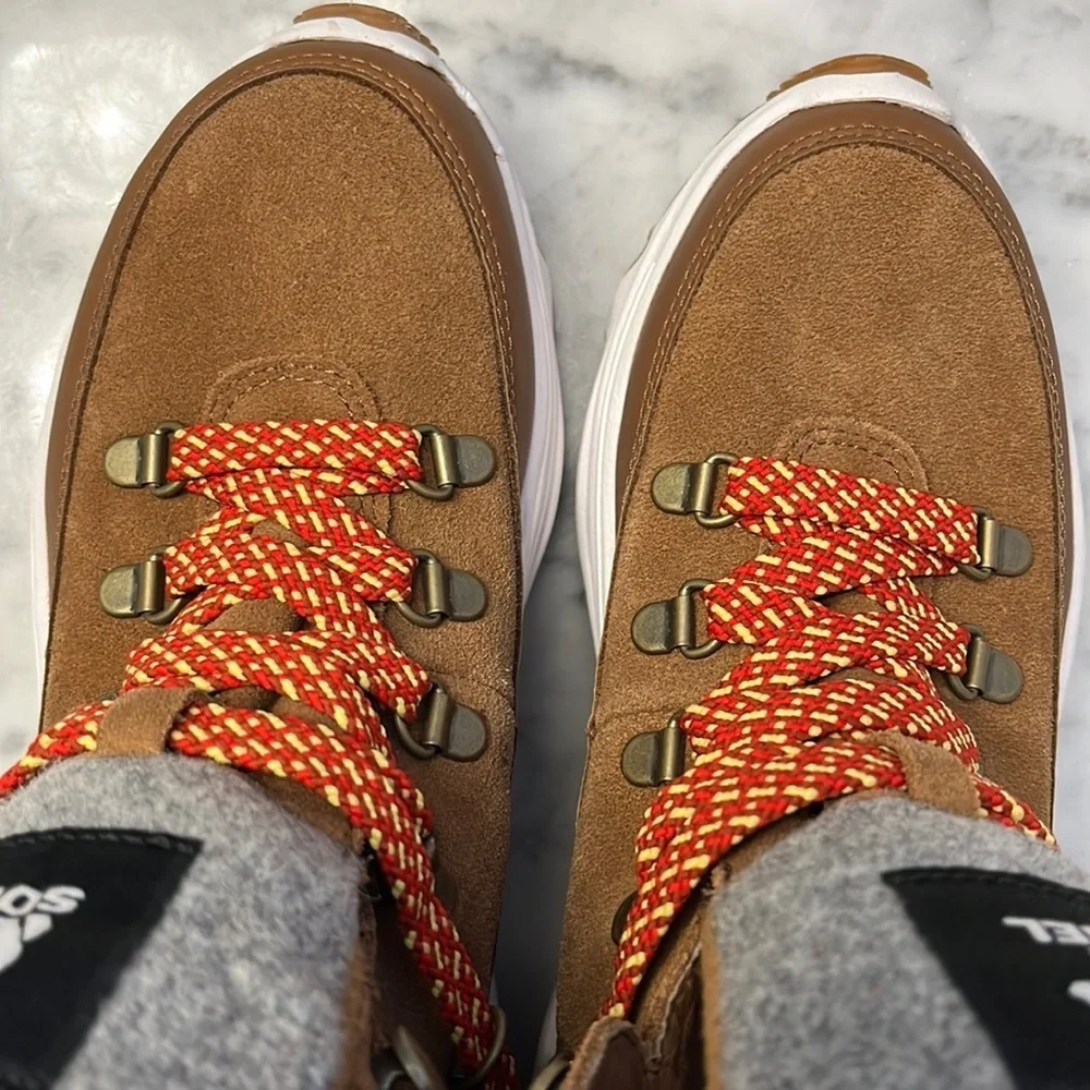 Sorel Kinetic Conquest Velvet Tan Boot size 6.5 New